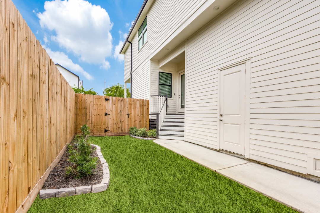 728 East 38th Street Houston, TX 77022 - Photo 18 of 18 Welcome Home