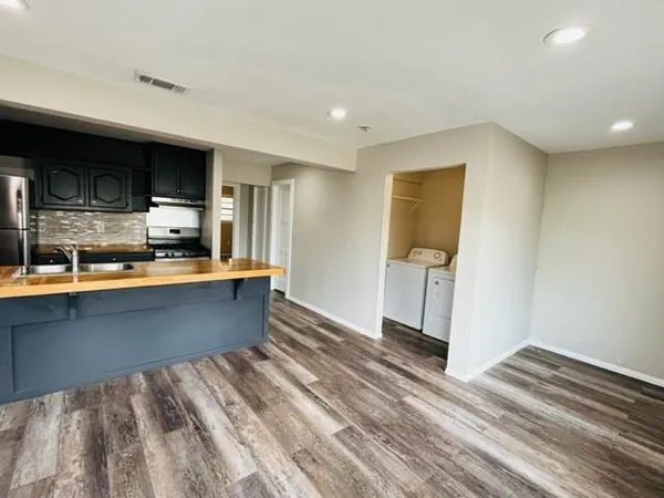 $1,599 | 4000 Walker Street, Dallas, TX 75211