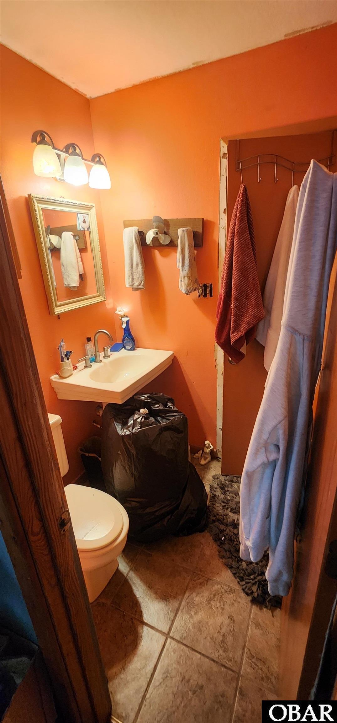 101 Inlet Court Kill Devil Hills, NC 27948 - Photo 18 of 37 Jack and Jill Full Bath