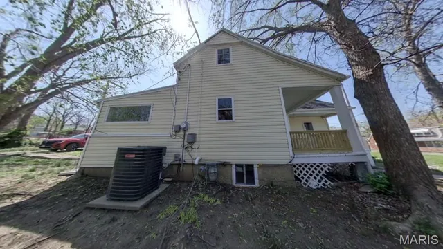 $140,000 | 807 Broadway Street, Jefferson City, MO 65101