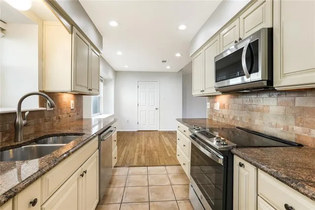 $2,500 | 707 Aurora Oaks Drive, New Orleans, LA 70131