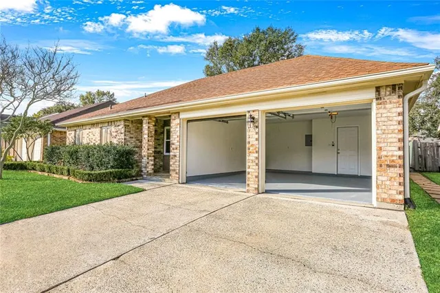 $2,500 | 707 Aurora Oaks Drive, New Orleans, LA 70131