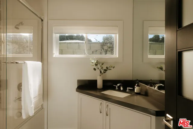 $2,695,000 | 5938 Jumilla Avenue, Woodland Hills, CA 91367