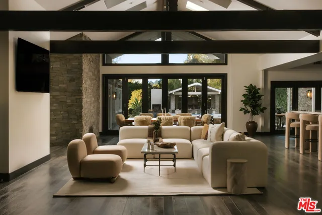 $2,695,000 | 5938 Jumilla Avenue, Woodland Hills, CA 91367