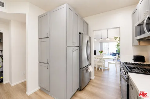 $999,999 | 1915 Malcolm Avenue, Unit 301, Los Angeles, CA 90025