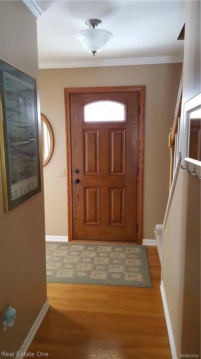 772 Whitney Drive Rochester, MI 48307 - Photo 4 of 27 772 Whitney Dr 6.jpg