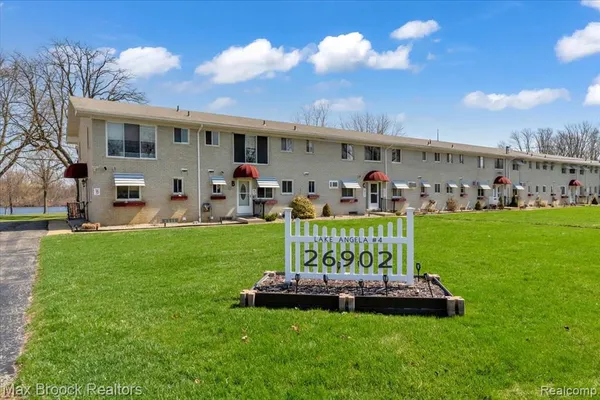$129,900 | 26902 Sandy Hill Court, Unit 15, New Hudson, MI 48165