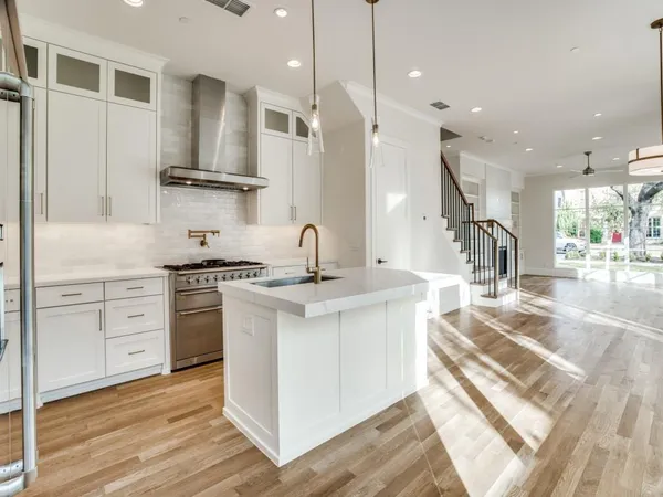 $10,000 | 4401 Glenwick Lane, University Park, TX 75205
