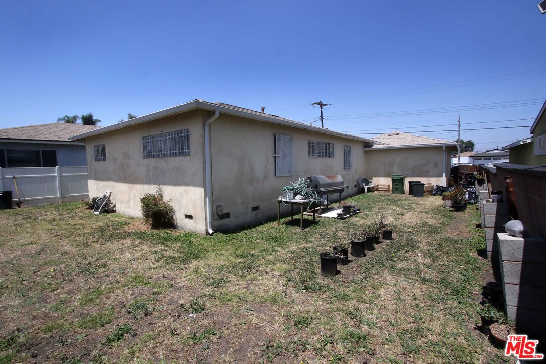 1022 West 156th Street Compton, CA 90220 - Photo 20 of 24 a backyard of a house with table and chairs