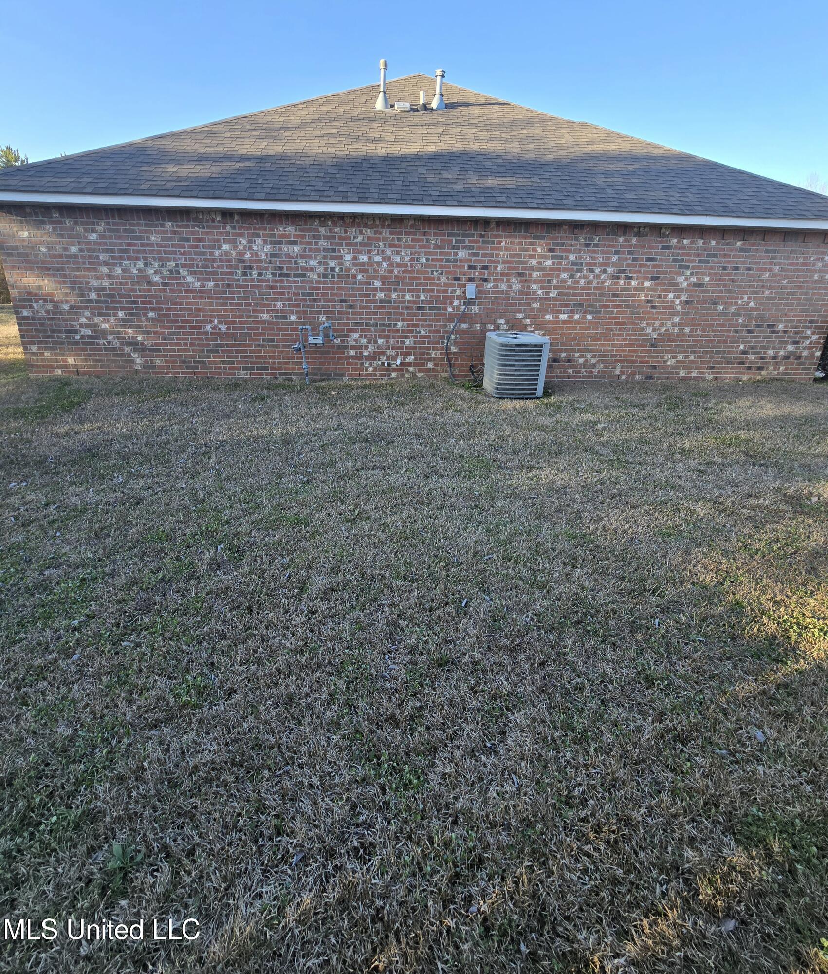 212 Callaway Circle Byram, MS 39272 - Photo 2 of 19 20260201_162507