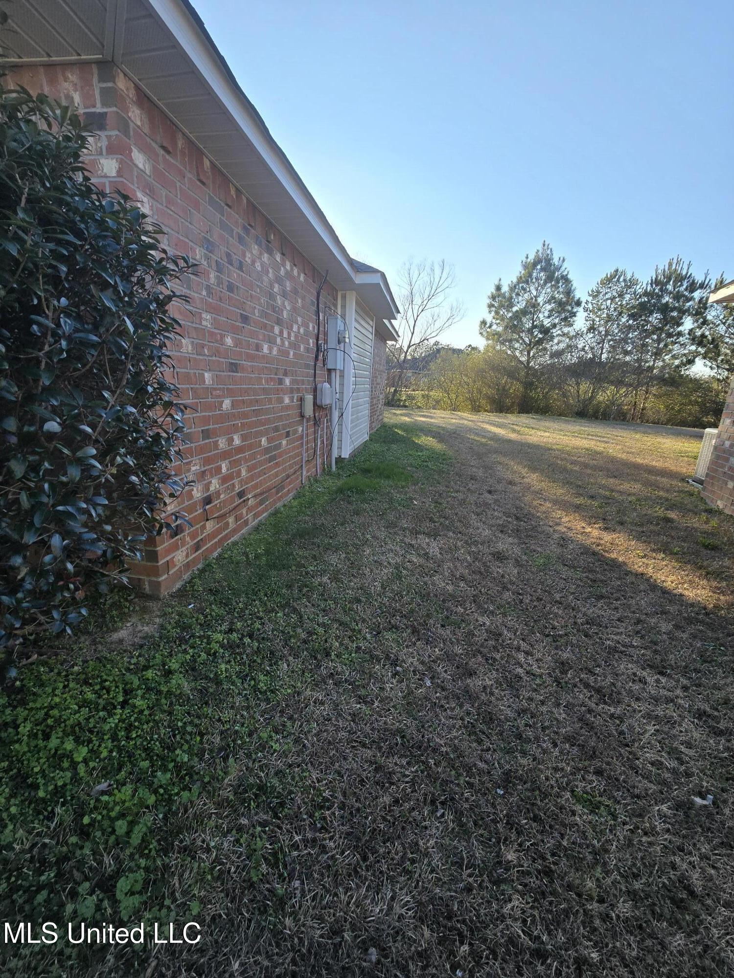 212 Callaway Circle Byram, MS 39272 - Photo 5 of 19 20260201_162215