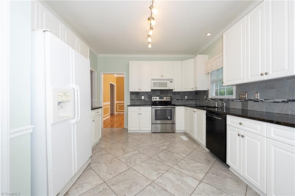 632 Barrocliff Road Clemmons, NC 27012 - Photo 5 of 36 Kitchen