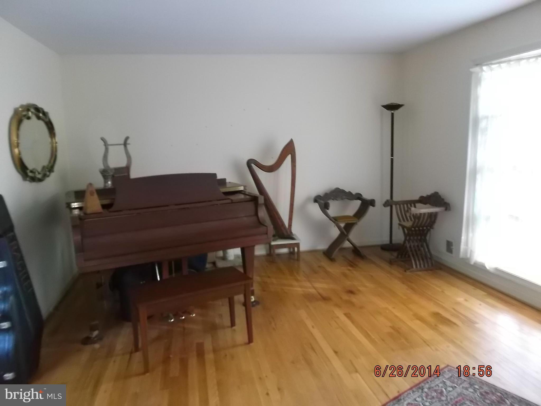8009 Langbrook Road Springfield, VA 22152 - Photo 11 of 28 Living Room