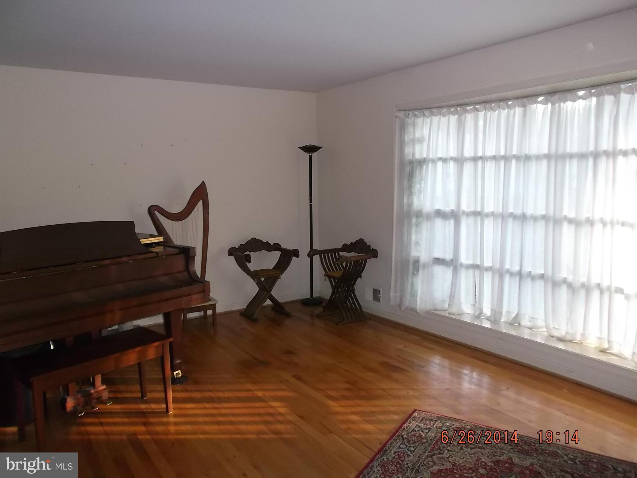8009 Langbrook Road Springfield, VA 22152 - Photo 15 of 28 Living Room
