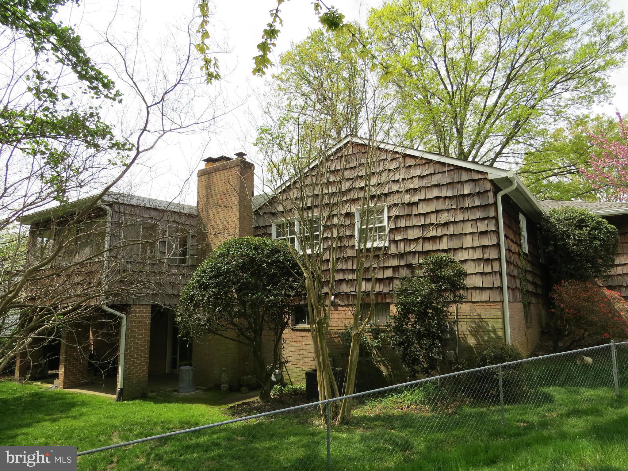 8009 Langbrook Road Springfield, VA 22152 - Photo 5 of 28 Exterior (Rear)