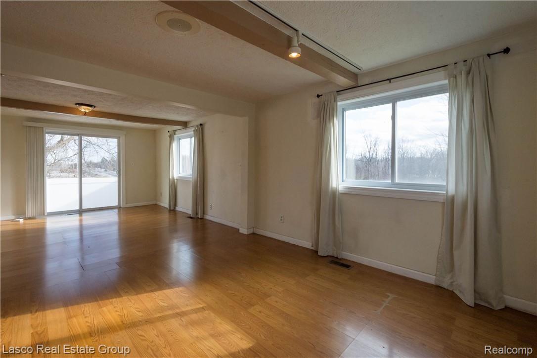 3520 West Thompson Road Grand Blanc, MI 48439 - Photo 16 of 24 DSC_4758.jpg
