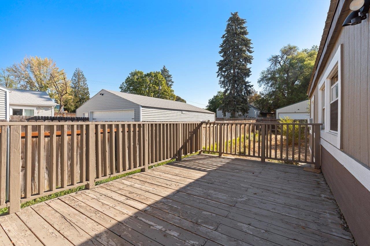 914 North Vista Road Spokane Valley, WA 99212 - Photo 4 of 27 Gallery Image 4