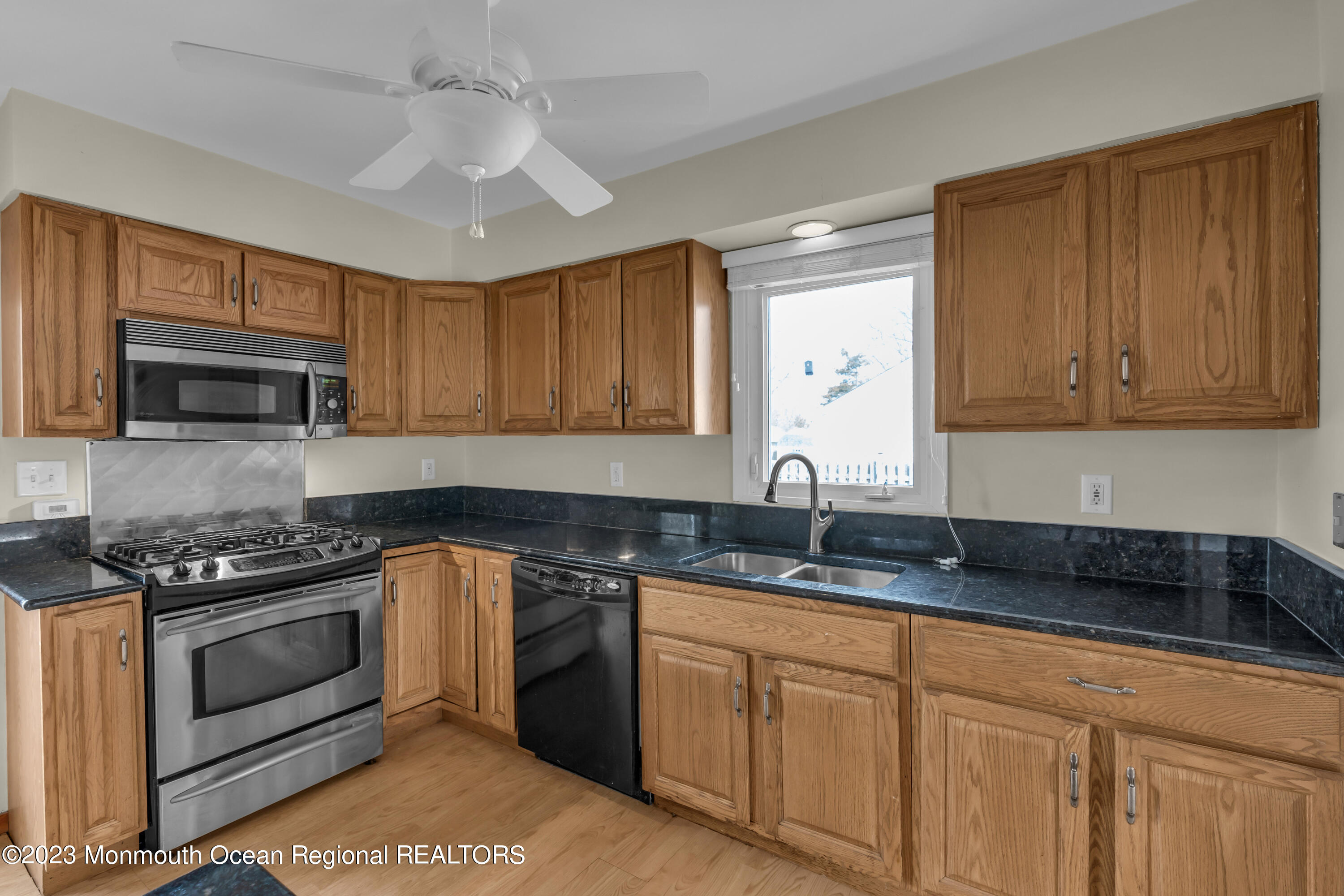 602 Hopping Road Belford, NJ 07718 - Photo 11 of 30 Gas Stove