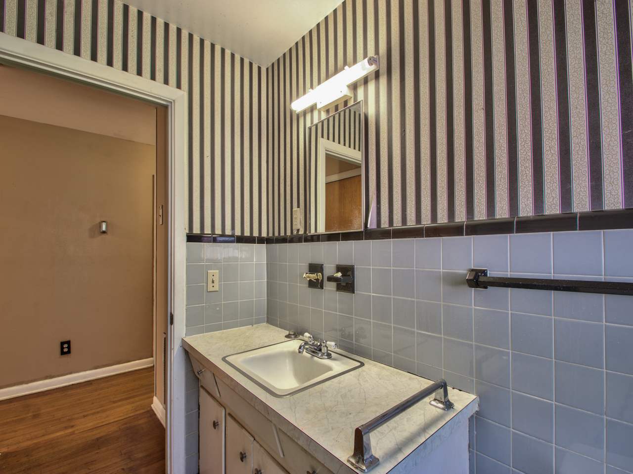 2416 Jim Lee Road Tallahassee, FL 32301 - Photo 4 of 21 Gallery Image 4