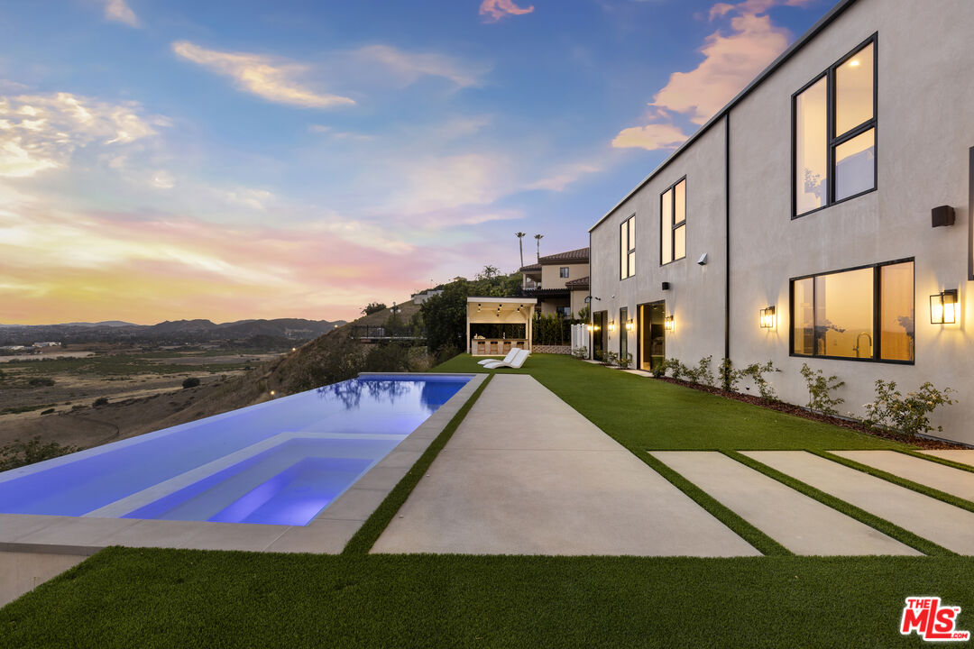 22328 South Summit Ridge Circle Chatsworth, CA 91311 - Photo 40 of 43