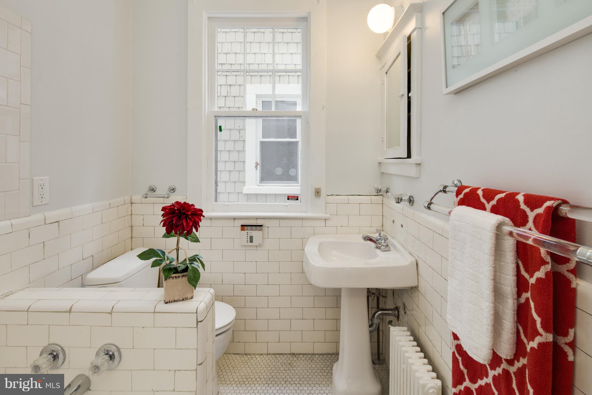 3609 Military Road Northwest Washington, DC 20015 - Photo 17 of 28 Bath