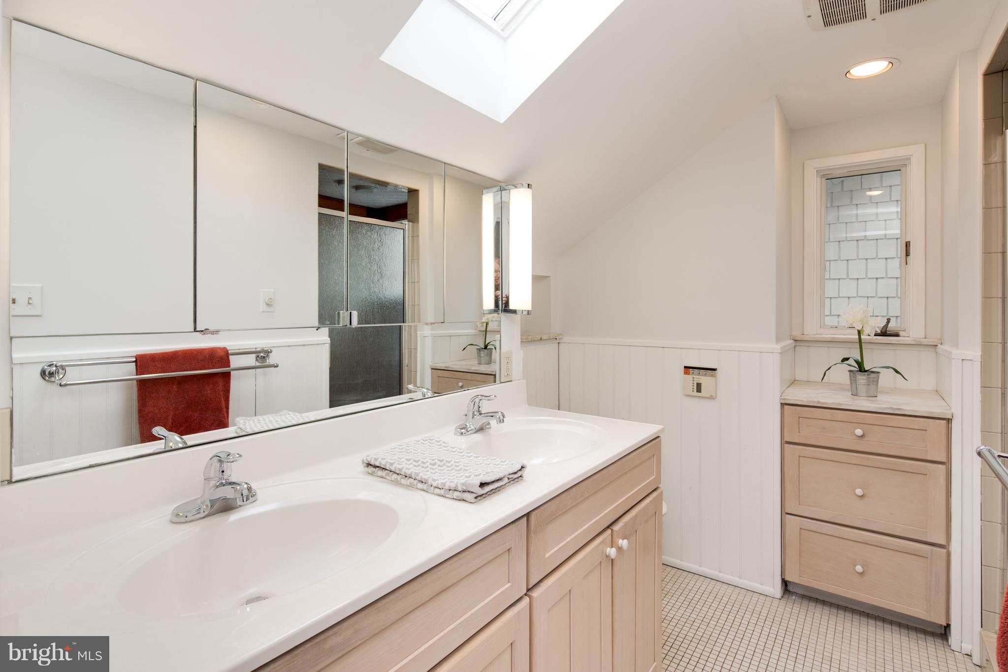 3609 Military Road Northwest Washington, DC 20015 - Photo 22 of 28 Bath