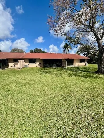 $300,000 | 7 Farnworth Drive, Boynton Beach, FL 33426