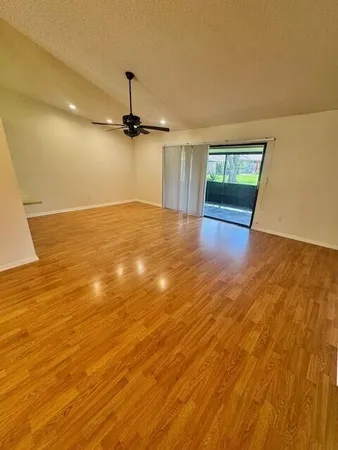 $300,000 | 7 Farnworth Drive, Boynton Beach, FL 33426