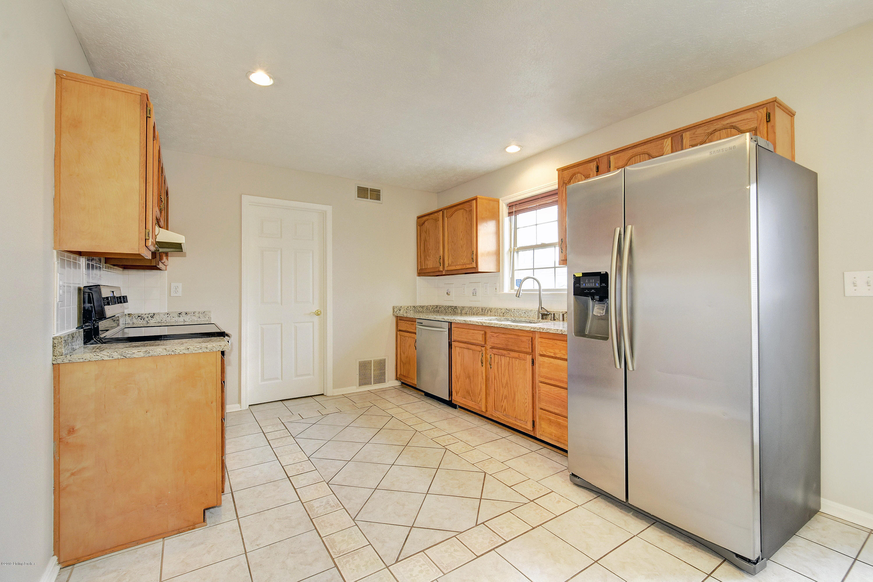 9809 Spring Pointe Court Louisville, KY 40229 - Photo 17 of 29 _DSC2867_69_70