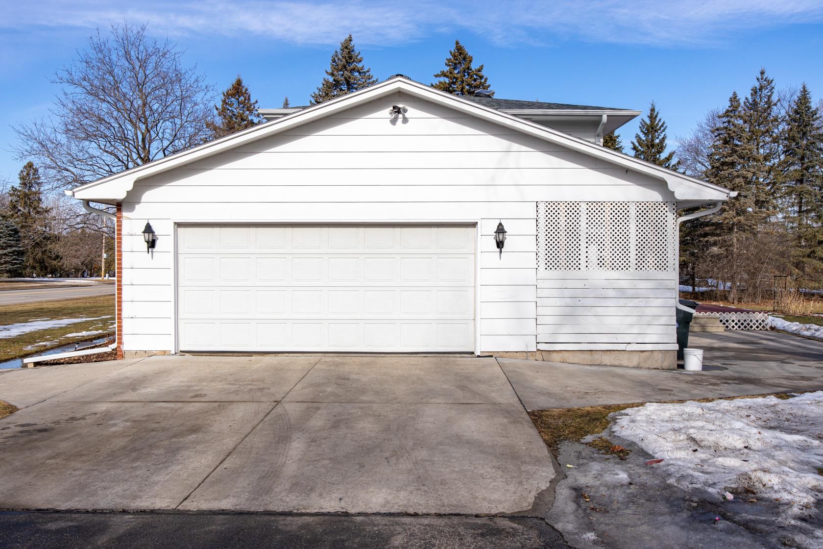 2965 Packerland Drive Green Bay, WI 54313 - Photo 2 of 48