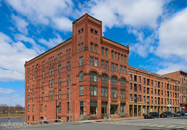 $2,000 | 155 River Street, Unit 4C, Troy, NY 12180