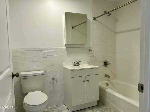 $2,000 | 155 River Street, Unit 4C, Troy, NY 12180