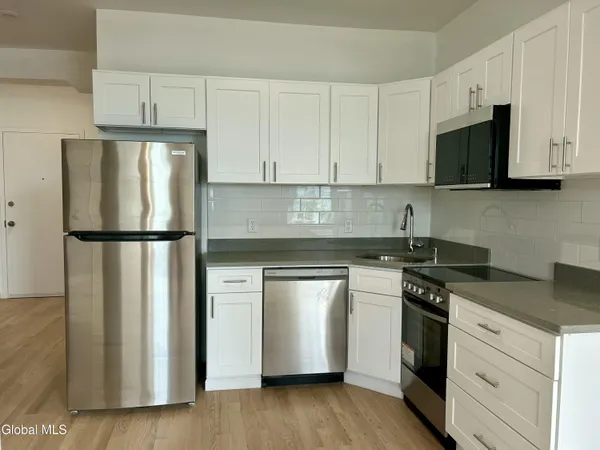 $2,000 | 155 River Street, Unit 4C, Troy, NY 12180