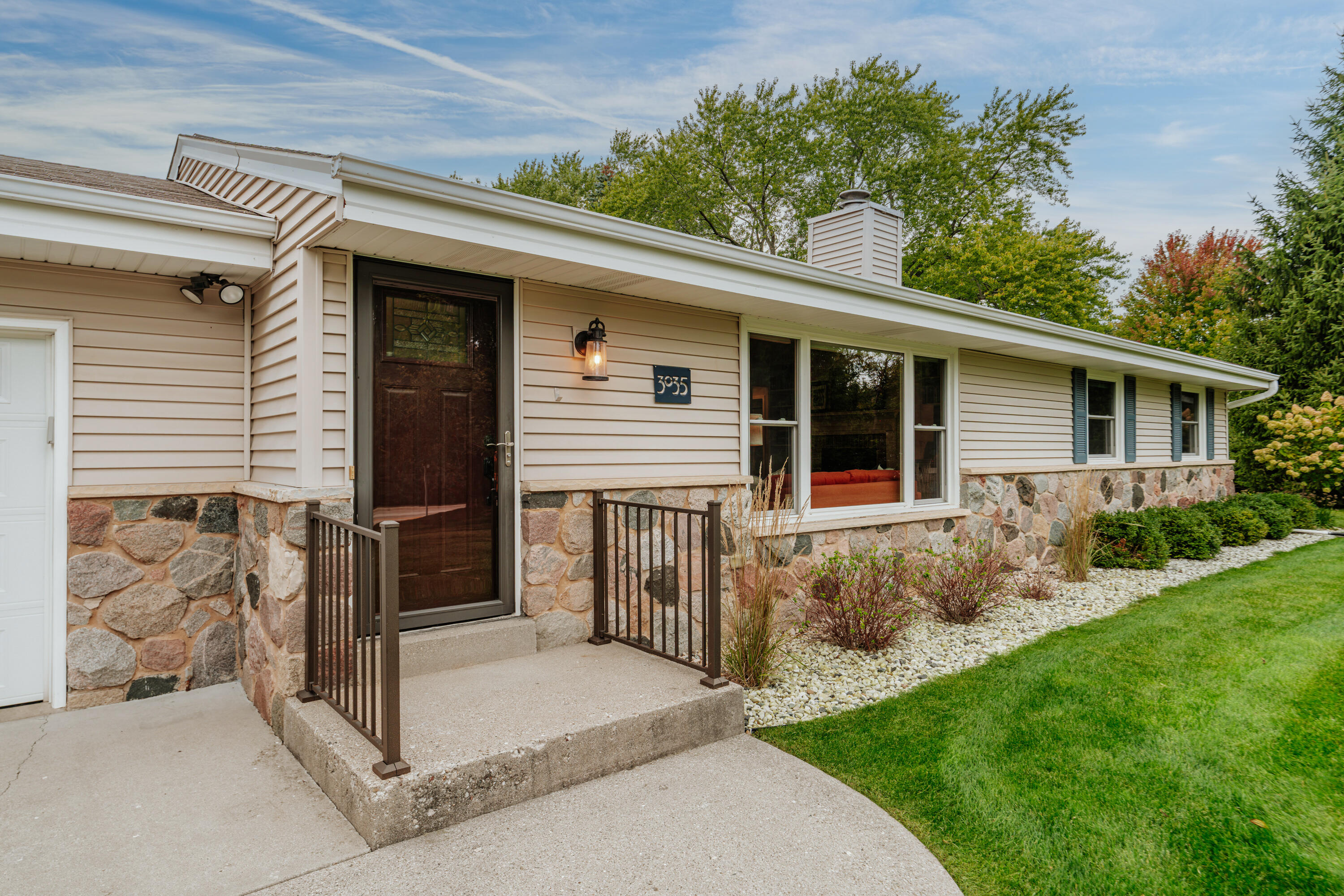 3035 Pilgrim Road Brookfield, WI 53005 - Photo 2 of 51 Gorgeous Stone Belt