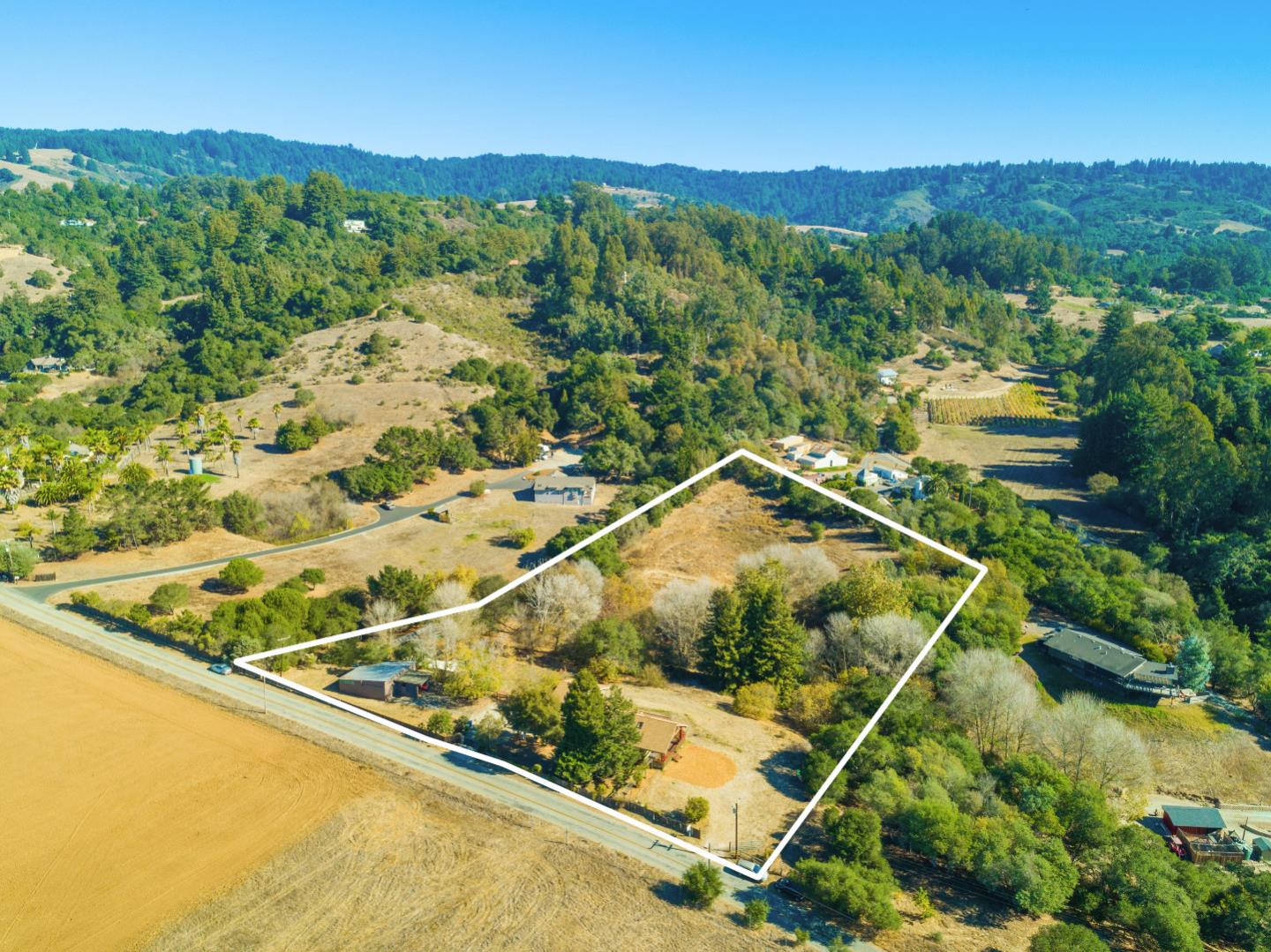 292 Smith Road Watsonville, CA 95076 - Photo 4 of 31