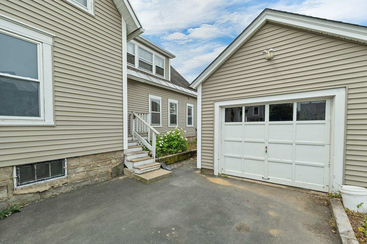 66 Ash Street Manchester, NH 03104 - Photo 8 of 59