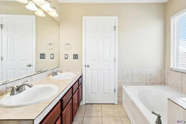 $265,000 | 552 Glenway Drive, Baton Rouge, LA 70815