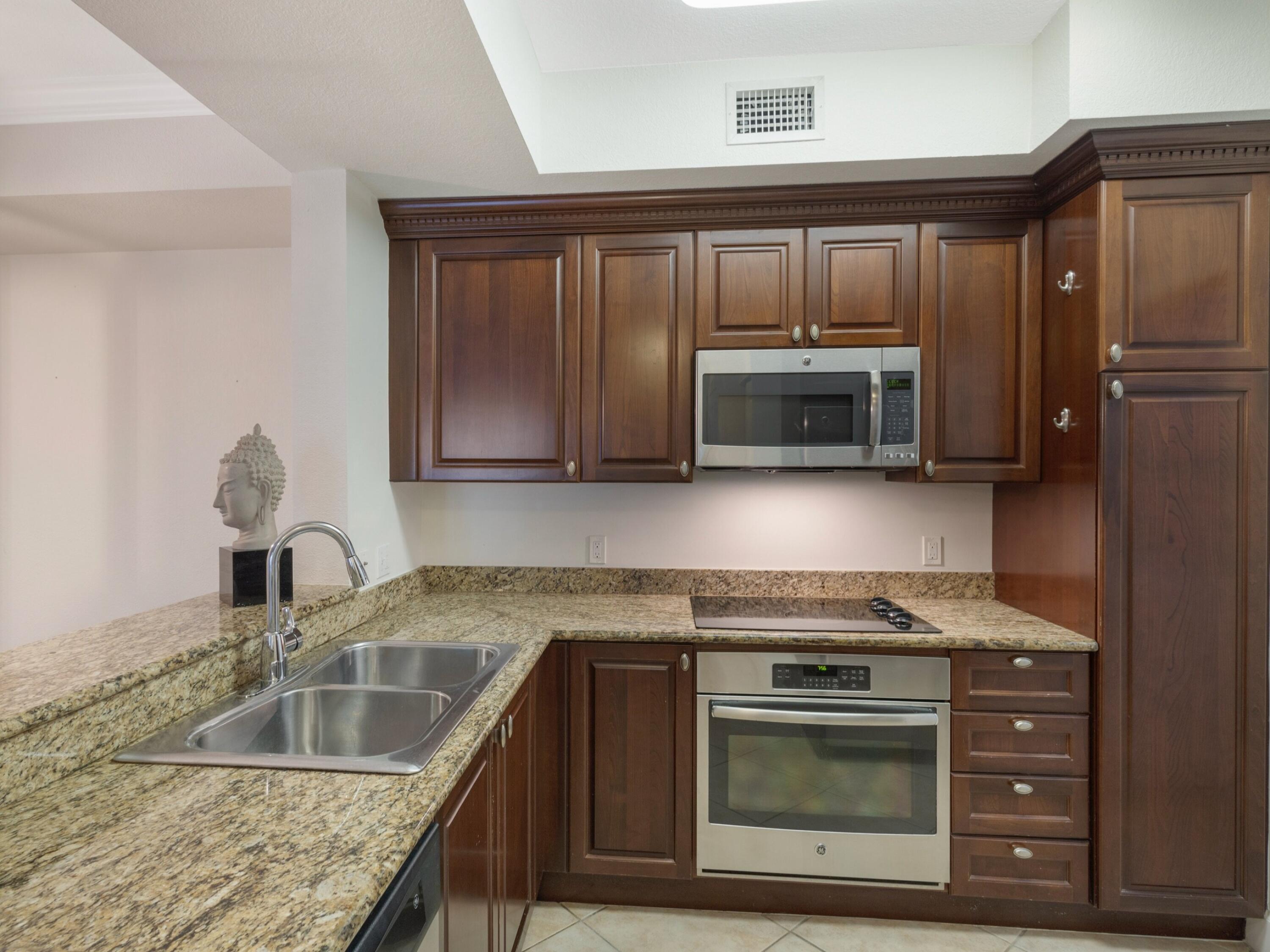 1660 Renaissance Commons Boulevard, Unit 2326 Boynton Beach, FL 33426 - Photo 12 of 58 Kitchen