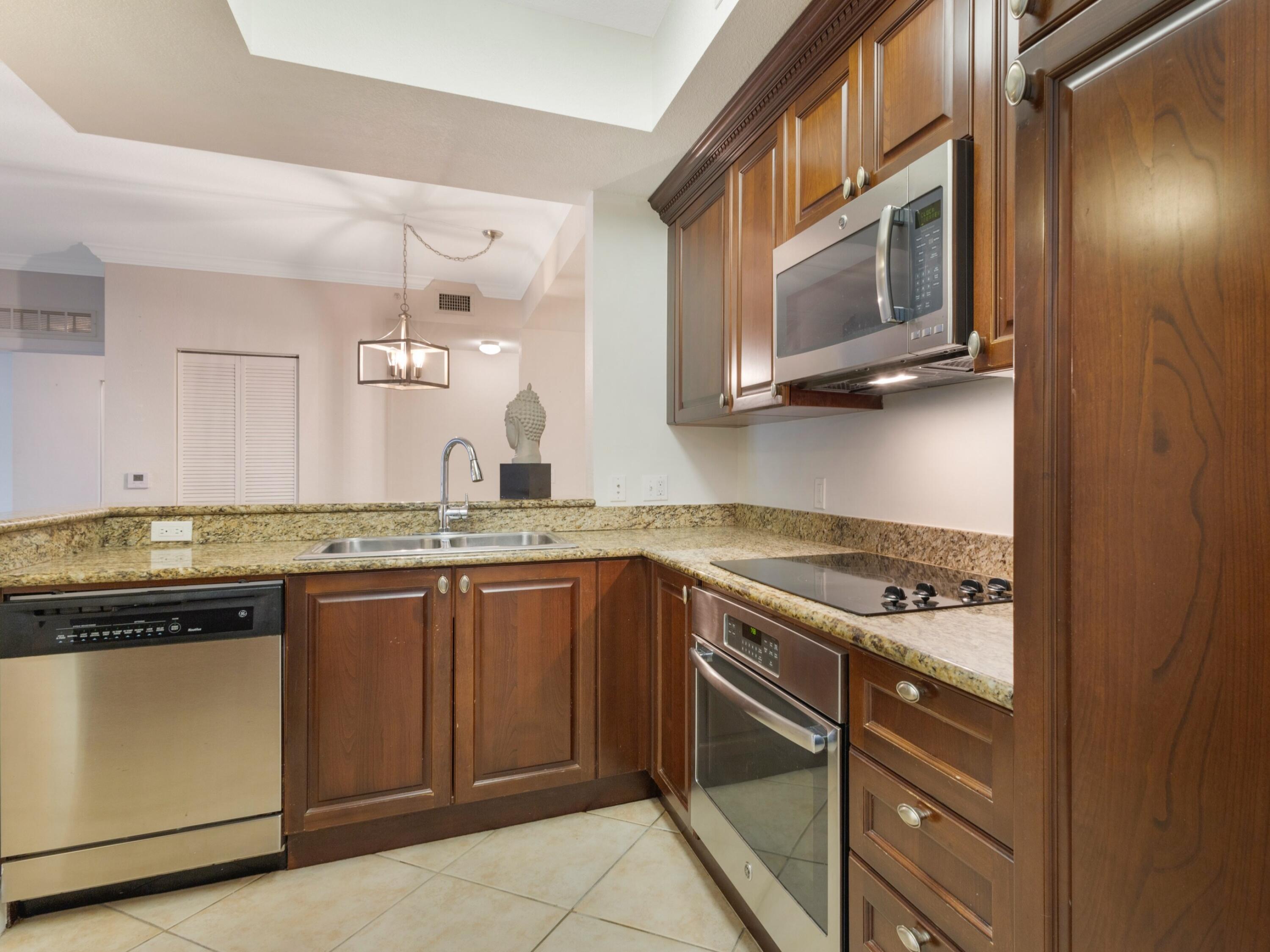 1660 Renaissance Commons Boulevard, Unit 2326 Boynton Beach, FL 33426 - Photo 13 of 58 Kitchen