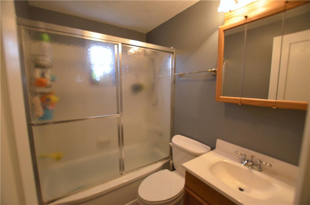 255 Castle Road Castle Shannon, PA 15234 - Photo 11 of 14 Full bath on mail floor.