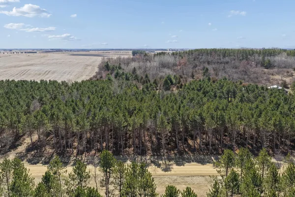 $180,000 | 21 119th Avenue, Roberts, WI 54023