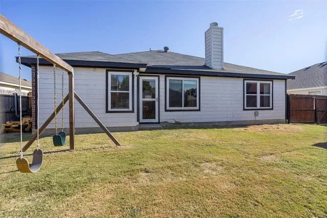 $304,900 | 1033 McKavett Drive, Burleson, TX 76028