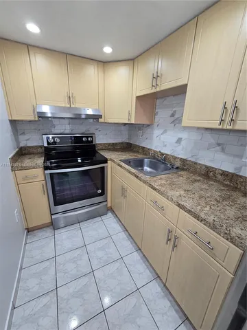 $2,000 | 4715 Northwest 7th Street, Unit 4102, Miami, FL 33126