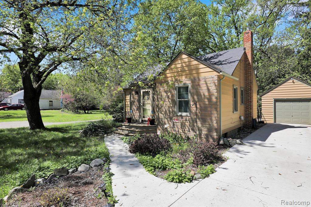 1001 North Waverly Road Lansing, MI 48917 - Photo 1 of 32 Gallery Image 1