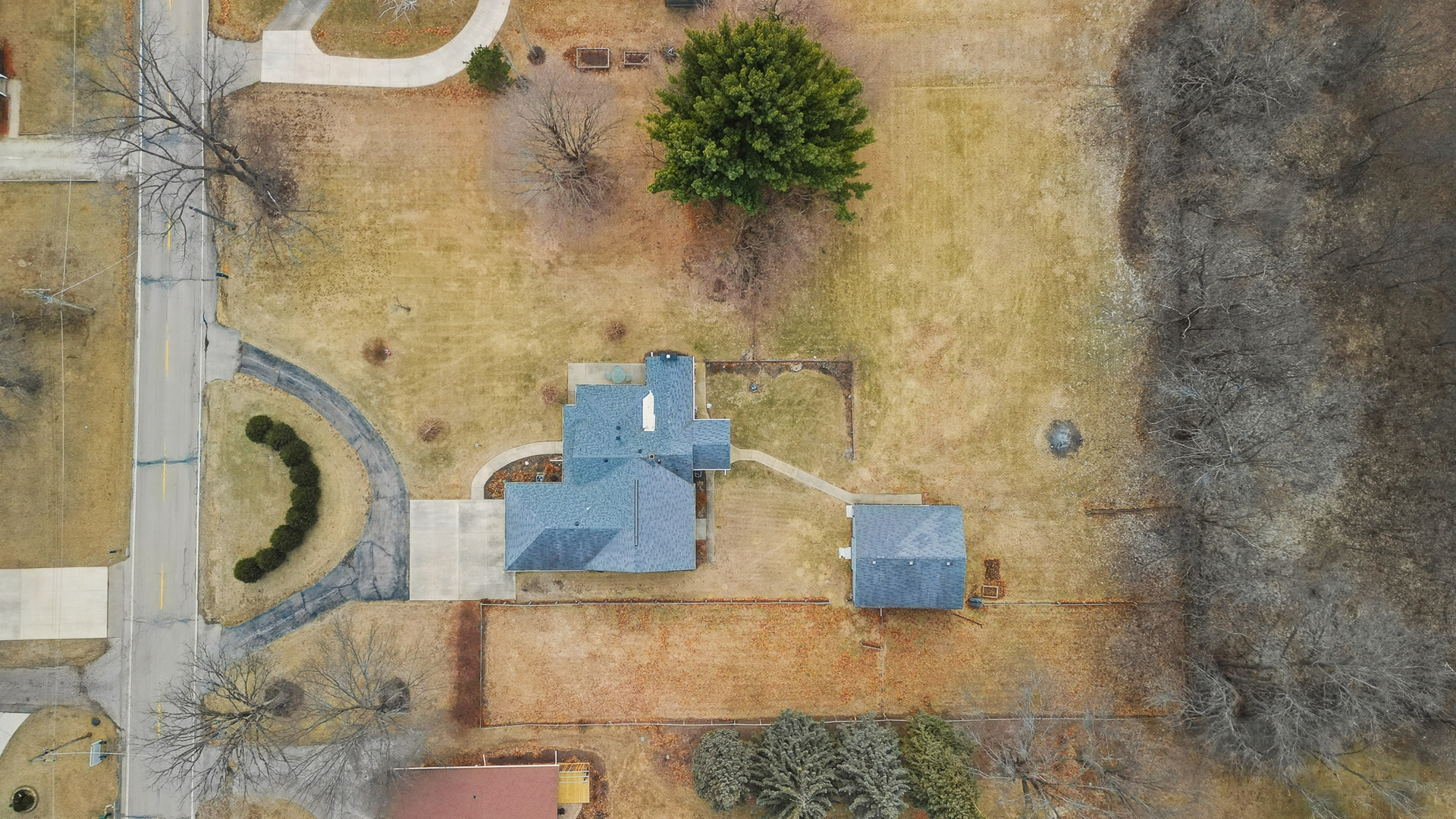 1307 Sinnissippi Road Sterling, IL 61081 - Photo 7 of 33