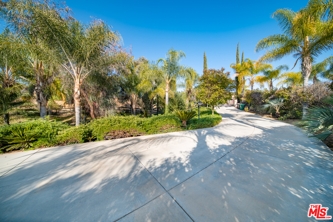 16041 Heritage Grove Road Riverside, CA 92504 - Photo 4 of 36