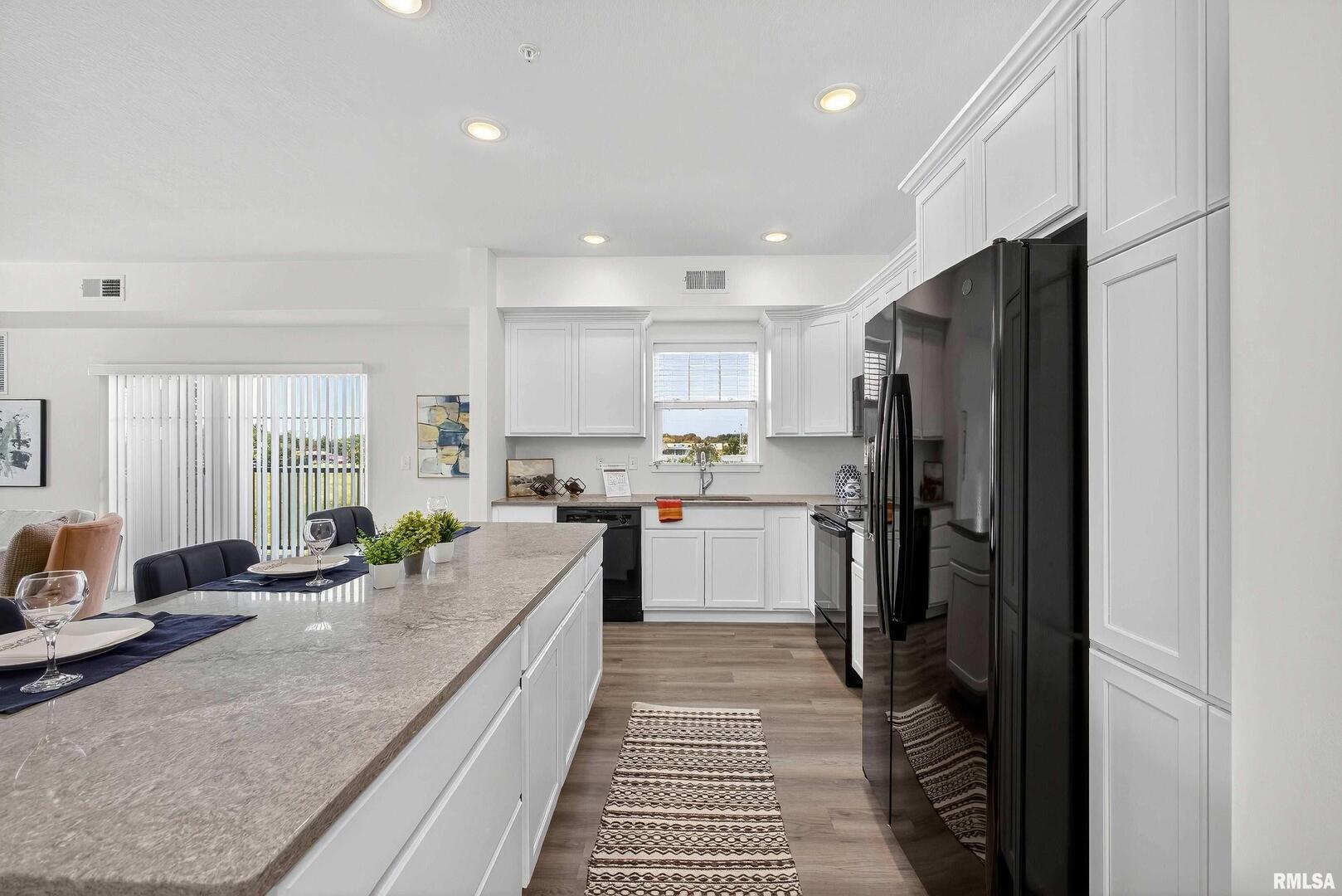 2592-202 Middle Road, Unit 202 Bettendorf, IA 52722 - Photo 15 of 45