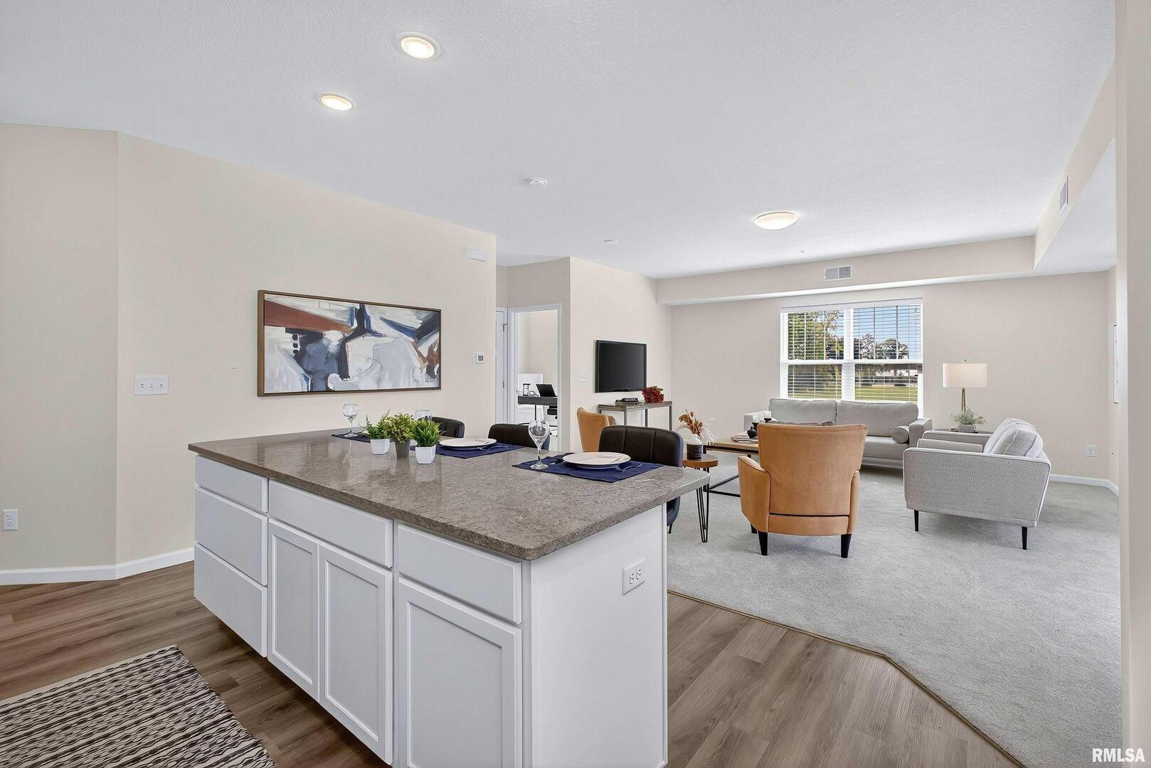 2592-202 Middle Road, Unit 202 Bettendorf, IA 52722 - Photo 16 of 45