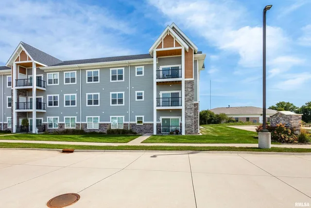 $197,100 | 2592-202 Middle Road, Unit 202, Bettendorf, IA 52722