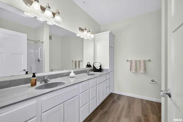 $197,100 | 2592-202 Middle Road, Unit 202, Bettendorf, IA 52722